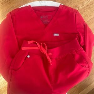 Figs winning red scrub set